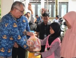 Pemkot Singkawang Salurkan Bantuan Permakanan Tahap II untuk Masyarakat Rentan