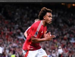 Joshua Zirkzee Jadi Pahlawan Man United: Gol Perdana di Stretford End Jadi Momen Impian!