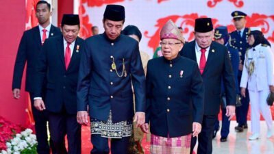 Presiden Jokowi Memimpin Upacara Peringatan HUT Ke-79 RI dengan Mengheningkan Cipta dan Doa Bersama di Taman Kusuma Bangsa