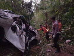 Kecelakaan Maut di Jalur Dieng, Empat Korban Tewas Terjun ke Jurang, Keluarga Tertinggal dalam Kesedihan