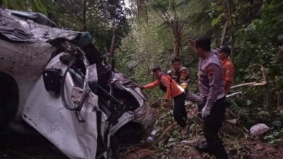 Kecelakaan Maut di Jalur Dieng, Empat Korban Tewas Terjun ke Jurang, Keluarga Tertinggal dalam Kesedihan