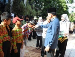 Program Like Sedekah Jumat: Baznas Pontianak Salurkan 1.000 Peralatan Sekolah untuk Tanamkan Jiwa Berbagi