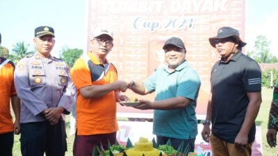 Wakil Bupati Berau Resmi Membuka Turnamen Sepak Bola Tumbit Dayak Cup 2024