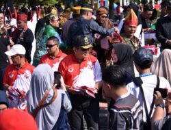 Pemkab Kobar Bagikan 3.500 Bendera Merah Putih Jelang Peringatan HUT Ke-79 Kemerdekaan RI