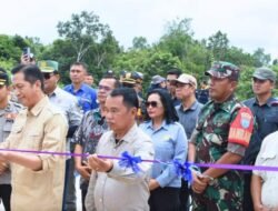 Pj. Bupati Barito Utara Resmikan Jembatan Intu di Desa Haragandang